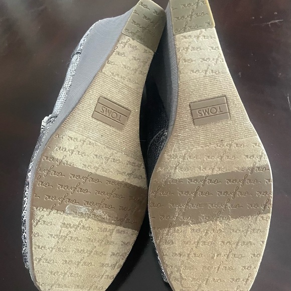 Toms Women's Sparkling Silver Wedge - Picture 4 of 4